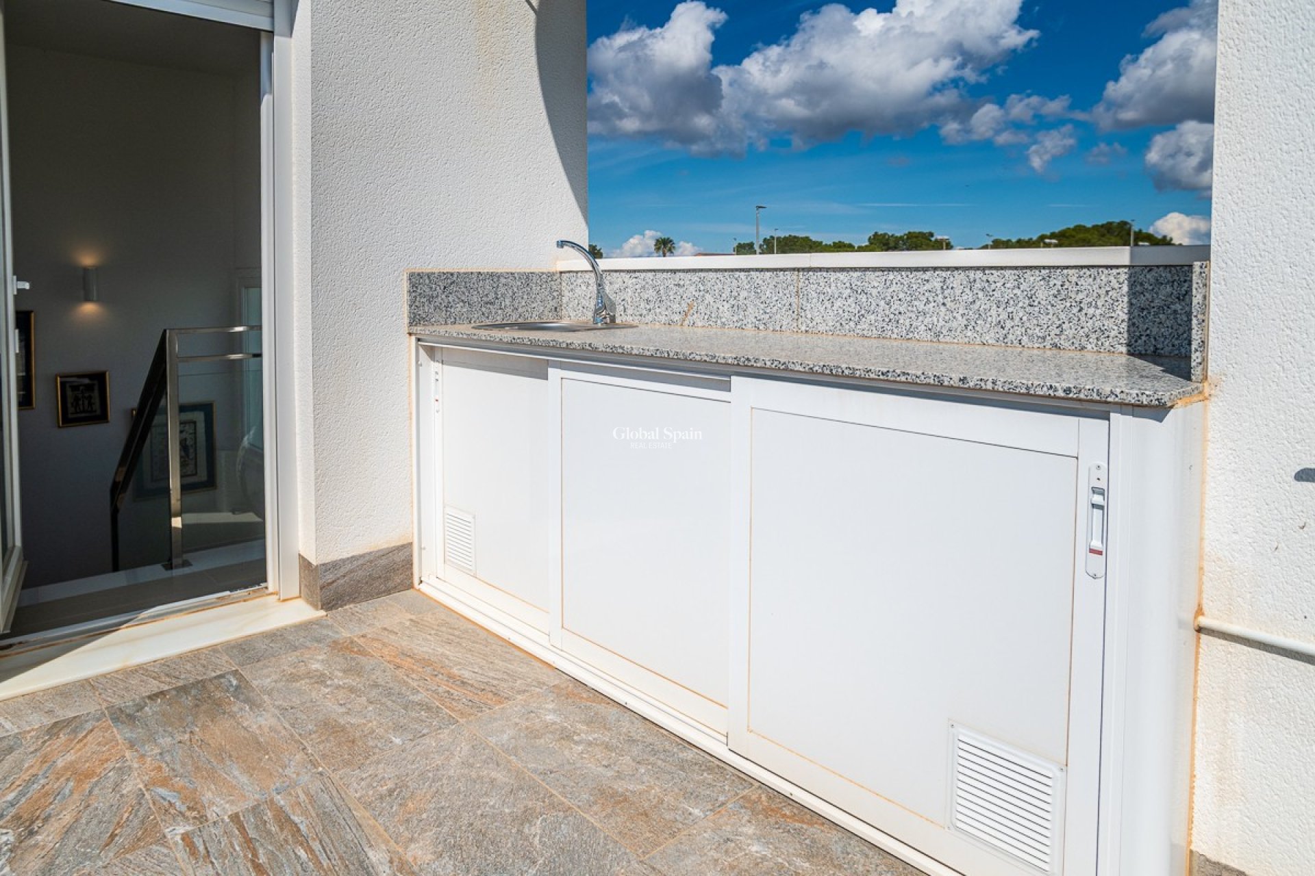 Resale - VILLA -
PILAR DE LA HORADADA