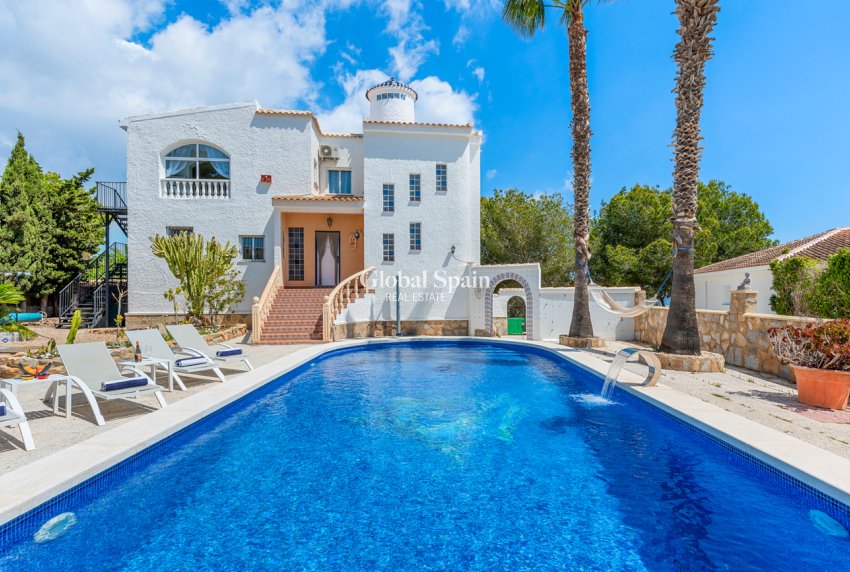 Resale - VILLA -
PINAR DE CAMPOVERDE - Costa Blanca