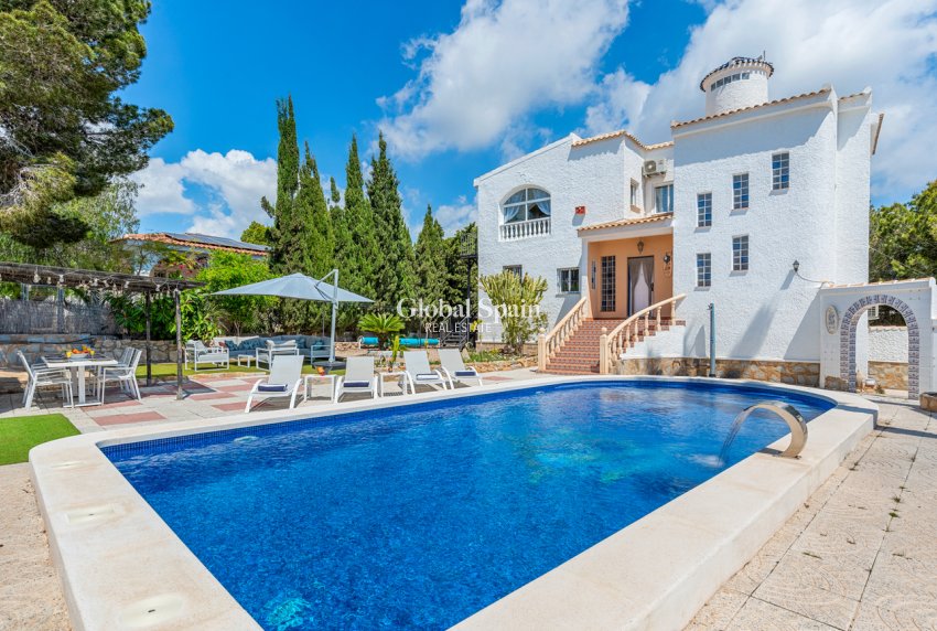 Resale - VILLA -
PINAR DE CAMPOVERDE - Costa Blanca