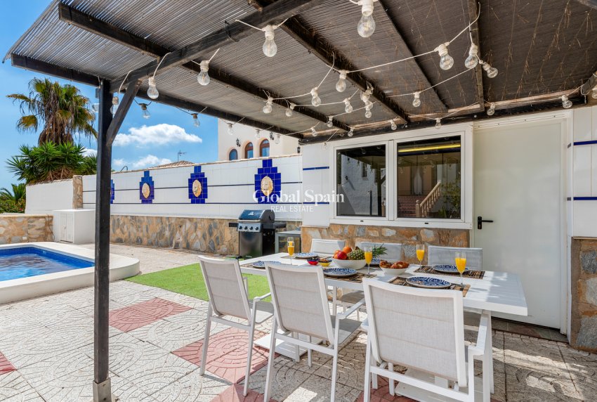 Resale - VILLA -
PINAR DE CAMPOVERDE - Costa Blanca