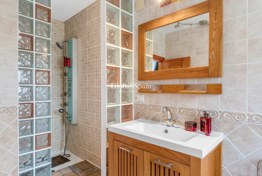 Resale - VILLA -
PINAR DE CAMPOVERDE - Costa Blanca