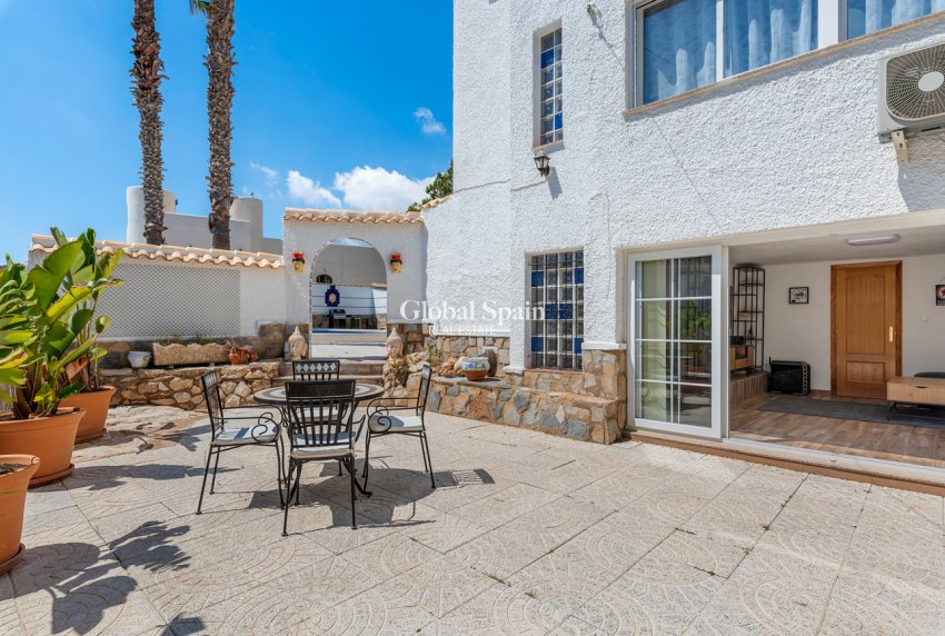 Resale - VILLA -
PINAR DE CAMPOVERDE - Costa Blanca