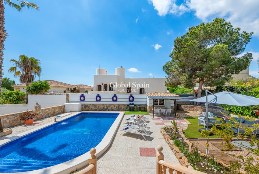 Resale - VILLA -
PINAR DE CAMPOVERDE - Costa Blanca