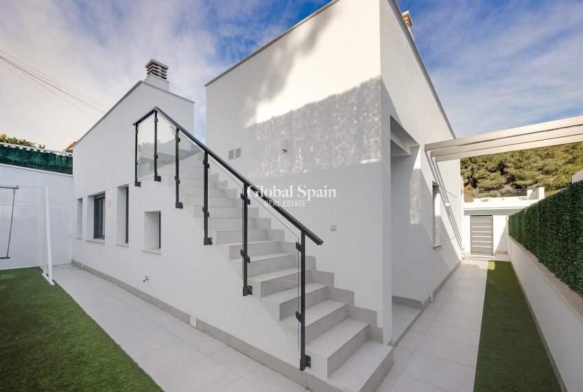 Resale - VILLA -
PINAR DE CAMPOVERDE - Inland