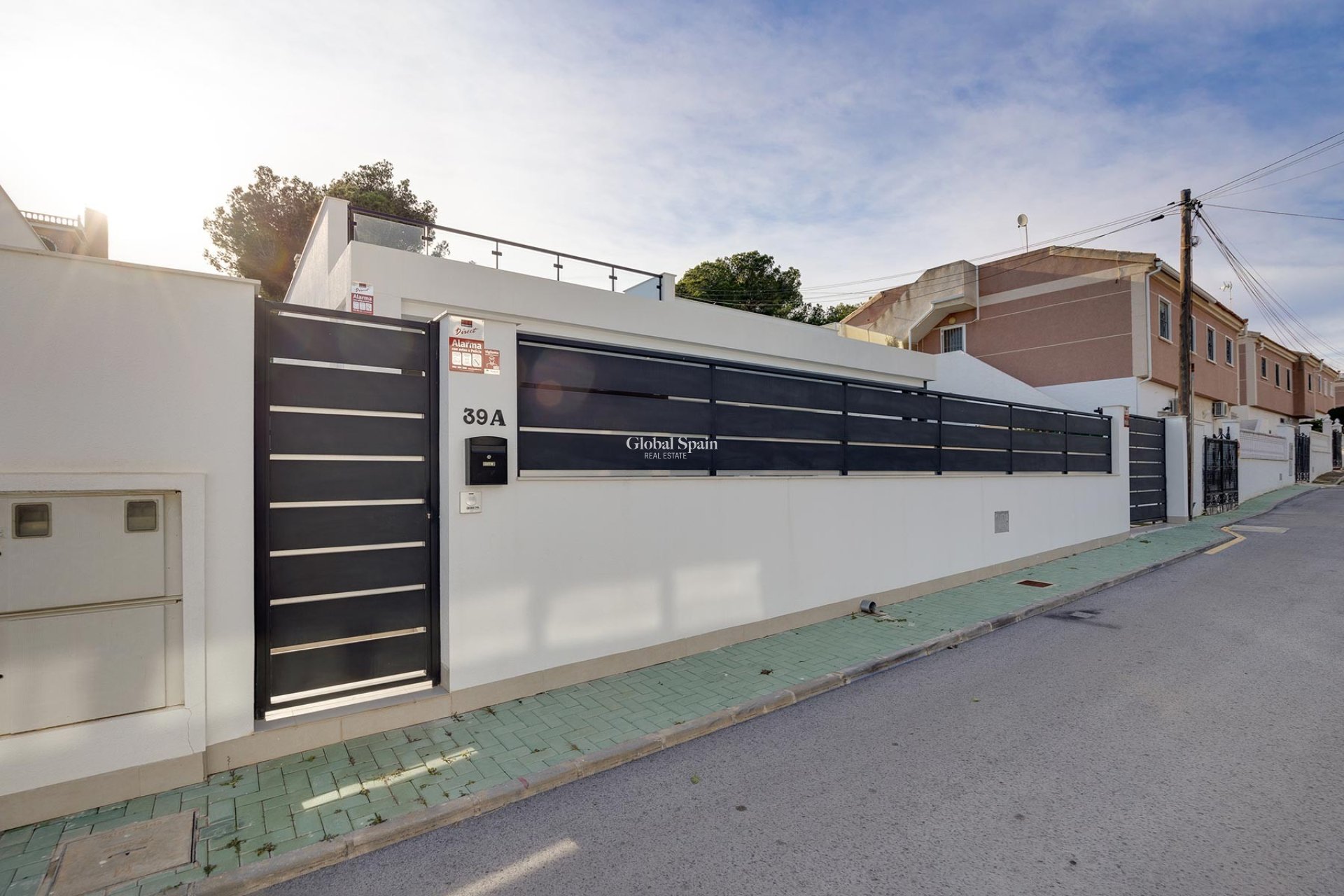 Resale - VILLA -
PINAR DE CAMPOVERDE - Inland