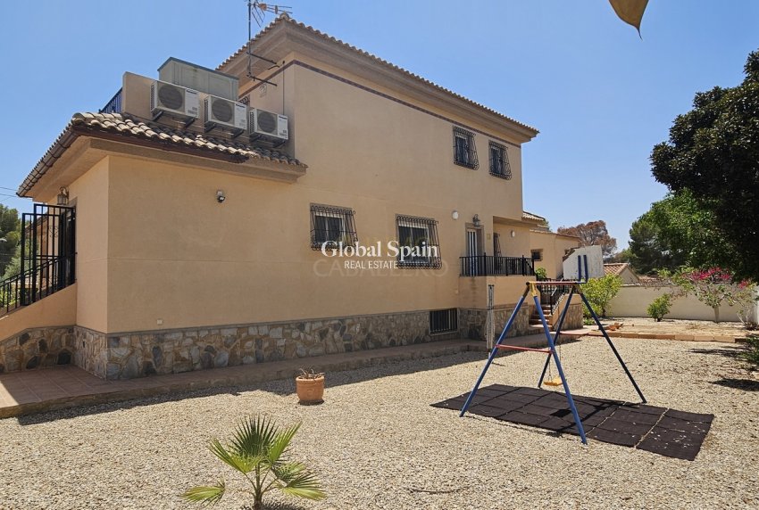 Resale - VILLA -
PINAR DE CAMPOVERDE - Inland