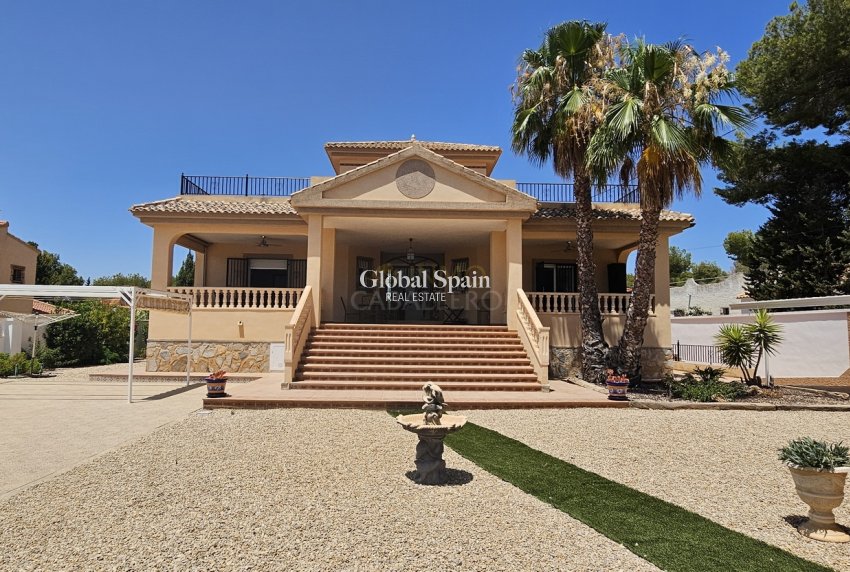 Resale - VILLA -
PINAR DE CAMPOVERDE - Inland