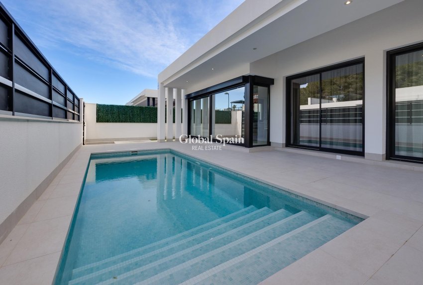 Resale - VILLA -
PINAR DE CAMPOVERDE - Inland