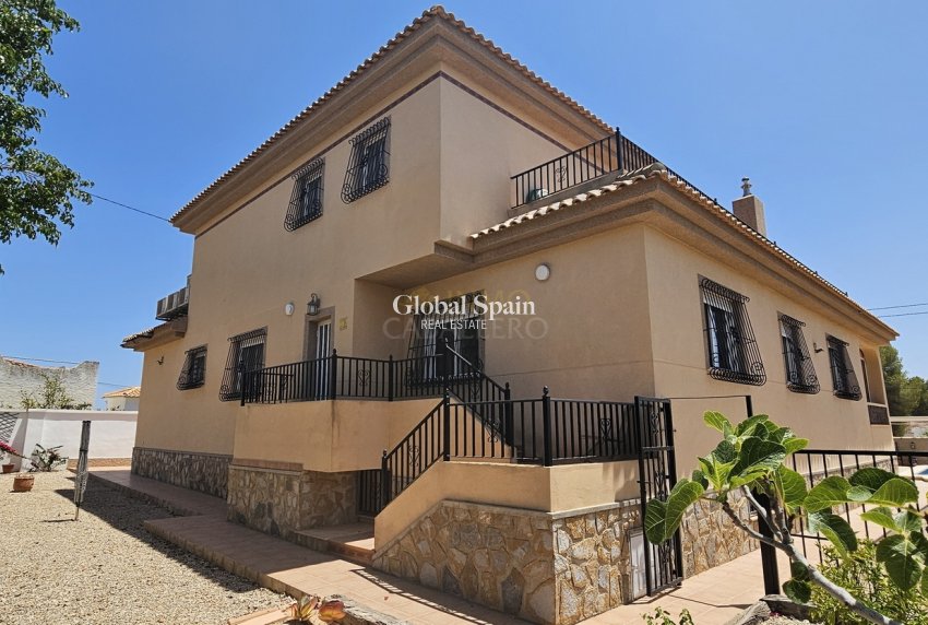 Resale - VILLA -
PINAR DE CAMPOVERDE - Inland