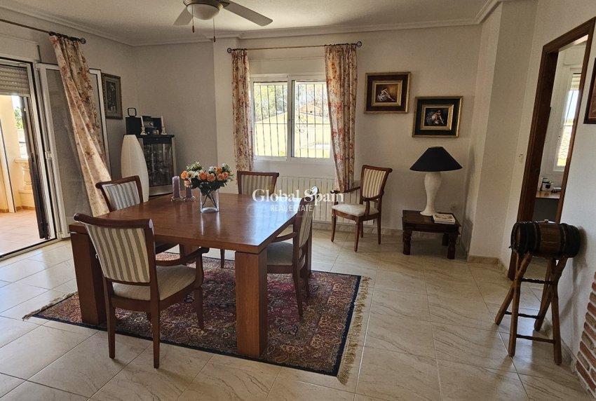 Resale - VILLA -
PINAR DE CAMPOVERDE - Inland