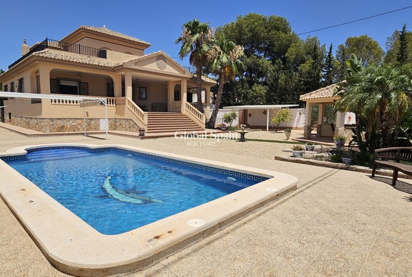 Resale - VILLA -
PINAR DE CAMPOVERDE - Inland