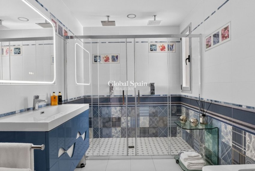 Resale - VILLA -
PINAR DE CAMPOVERDE - Inland