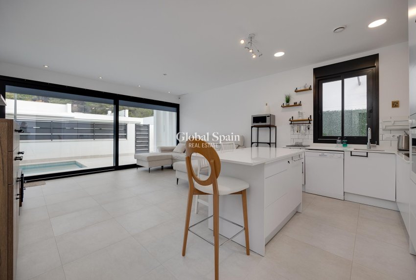 Resale - VILLA -
PINAR DE CAMPOVERDE - Inland