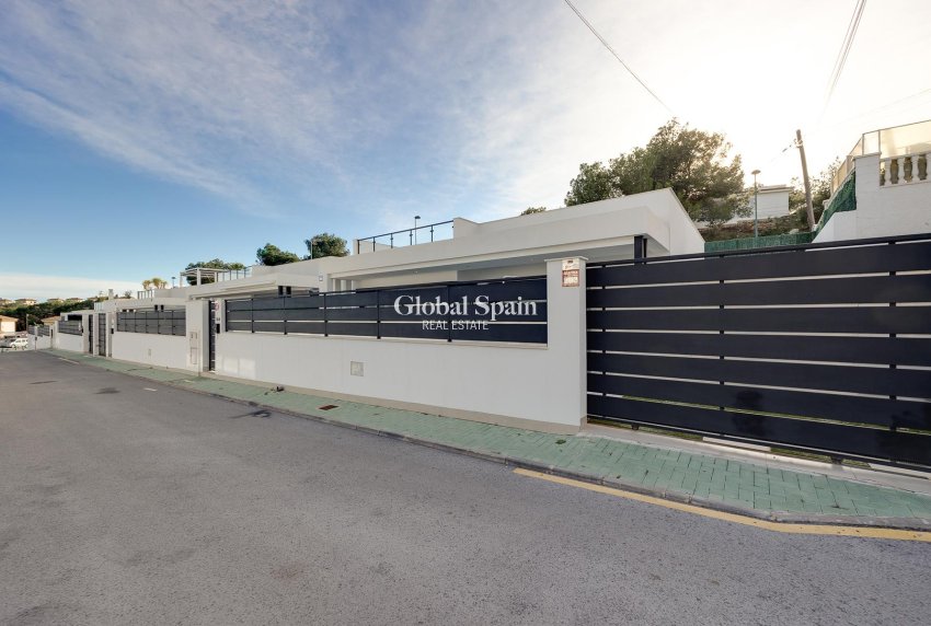 Resale - VILLA -
PINAR DE CAMPOVERDE - Inland