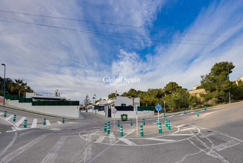 Resale - VILLA -
PINAR DE CAMPOVERDE - Inland