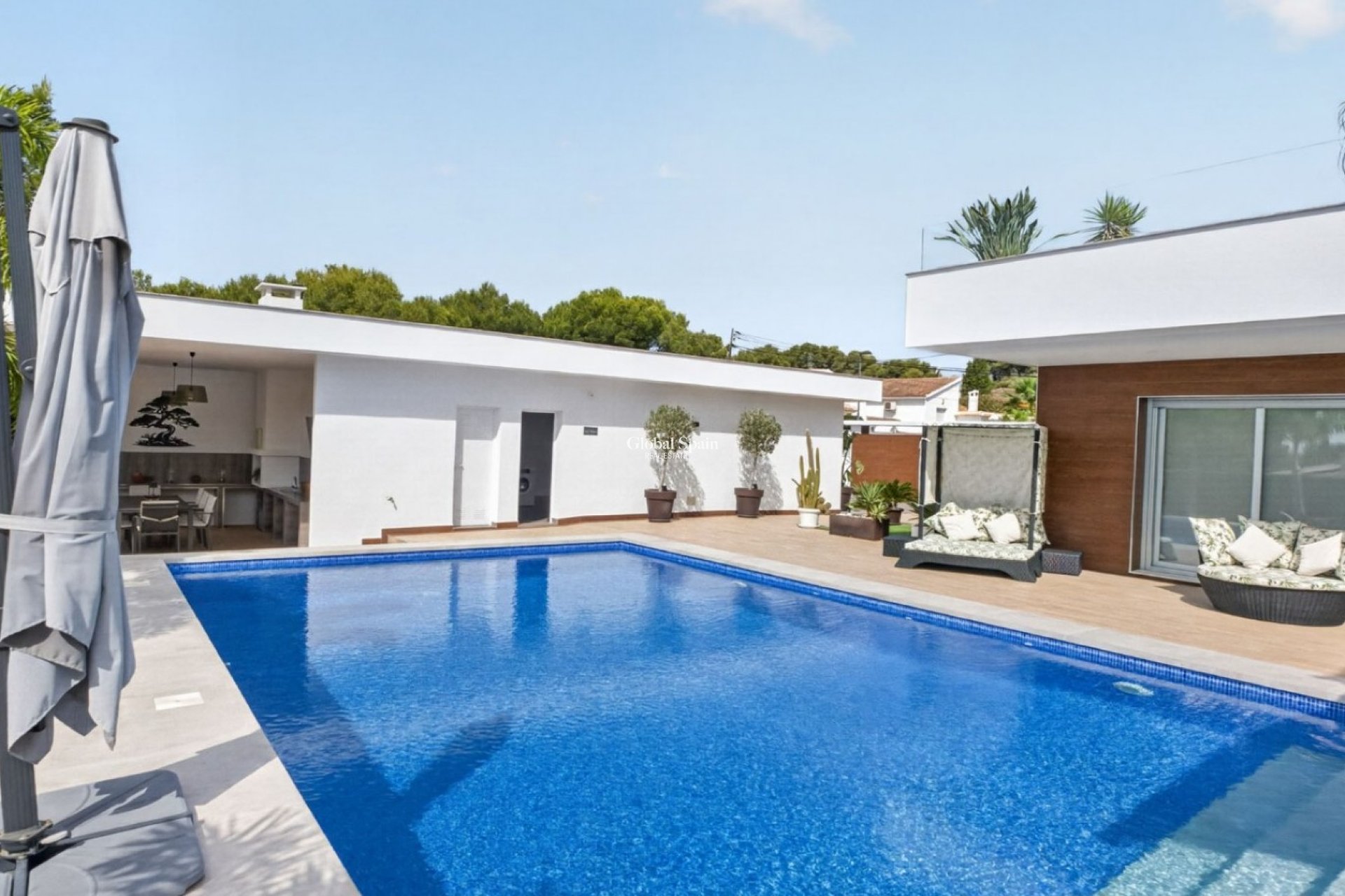 Resale - VILLA -
Pinar de Campoverde