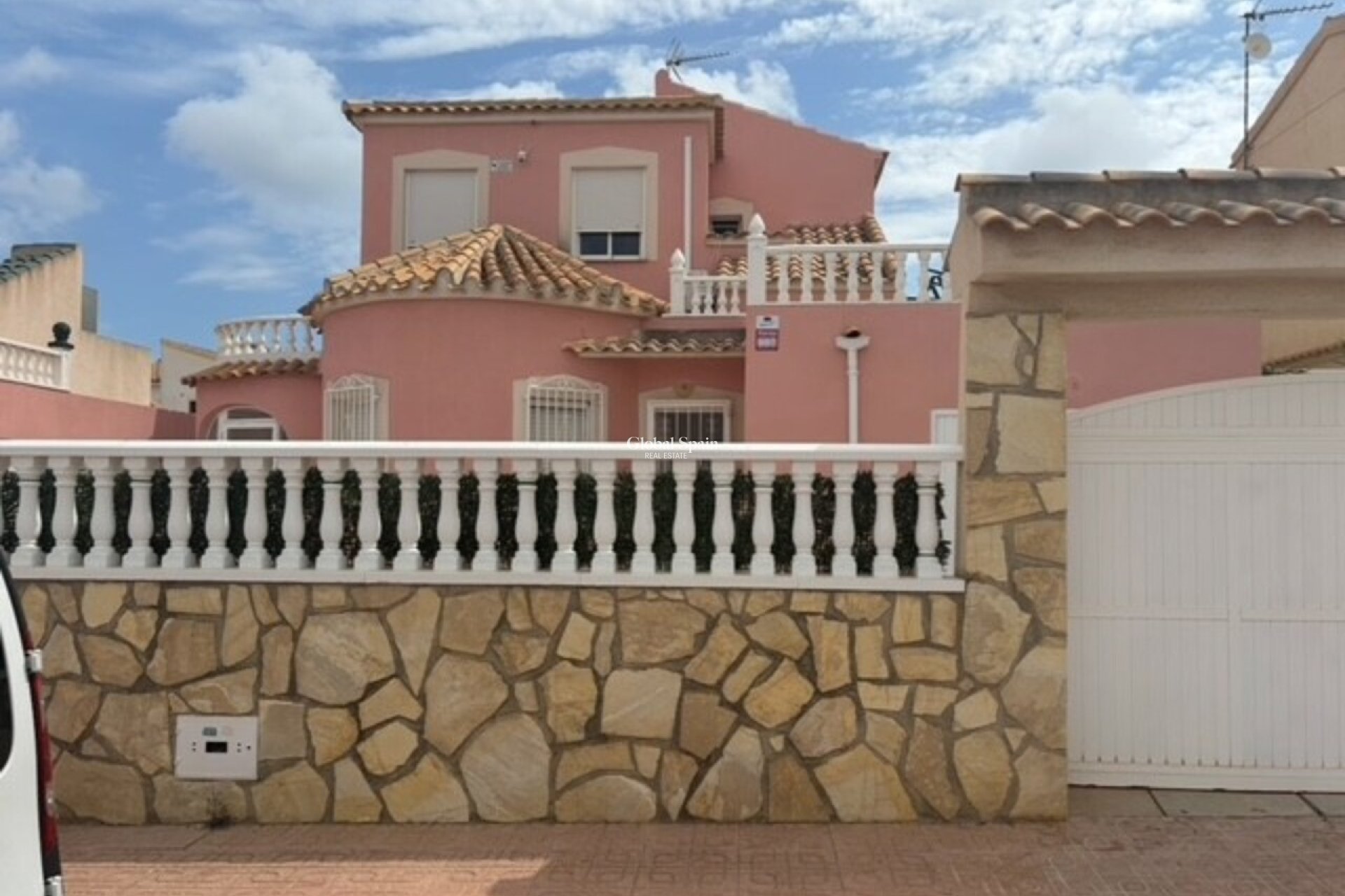 Resale - VILLA -
PLAYA FLAMENCA - Costa Blanca