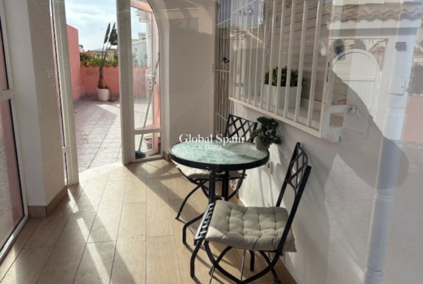 Resale - VILLA -
PLAYA FLAMENCA - Costa Blanca