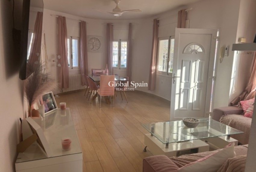 Resale - VILLA -
PLAYA FLAMENCA - Costa Blanca