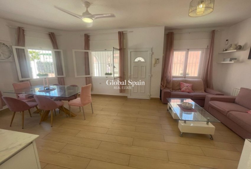 Resale - VILLA -
PLAYA FLAMENCA - Costa Blanca