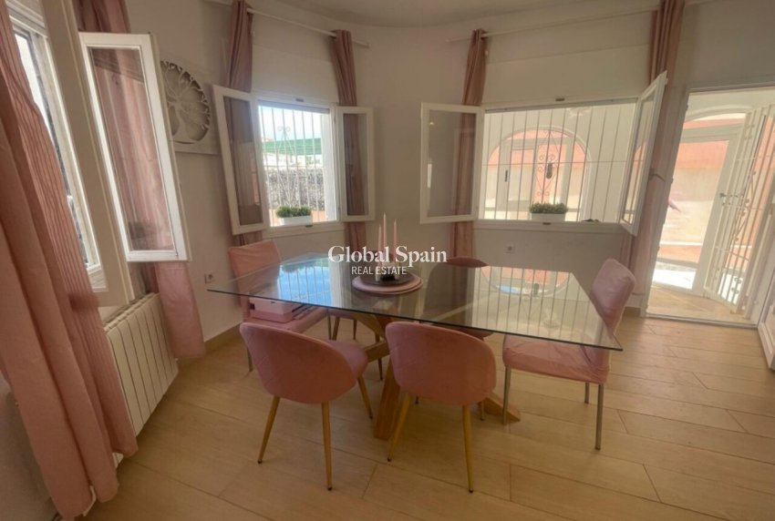 Resale - VILLA -
PLAYA FLAMENCA - Costa Blanca