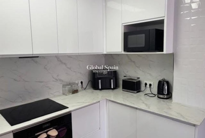 Resale - VILLA -
PLAYA FLAMENCA - Costa Blanca