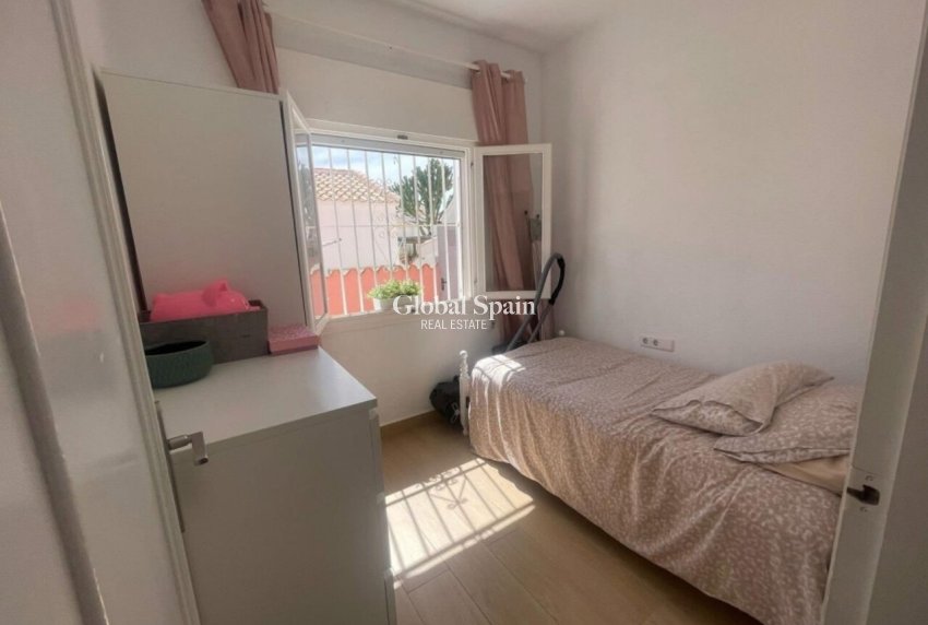 Resale - VILLA -
PLAYA FLAMENCA - Costa Blanca