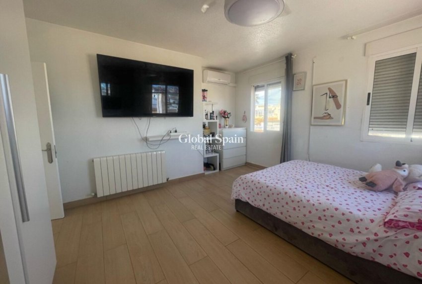 Resale - VILLA -
PLAYA FLAMENCA - Costa Blanca