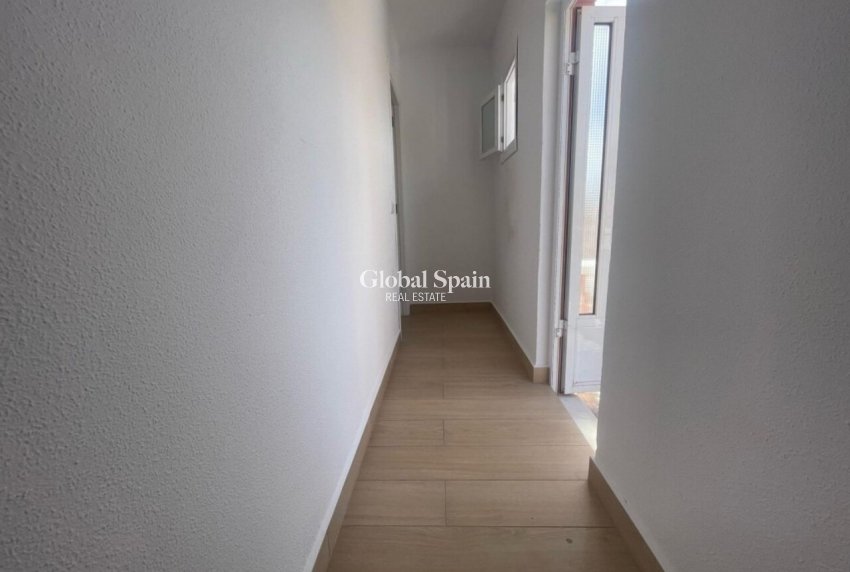 Resale - VILLA -
PLAYA FLAMENCA - Costa Blanca