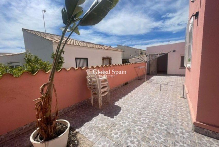 Resale - VILLA -
PLAYA FLAMENCA - Costa Blanca
