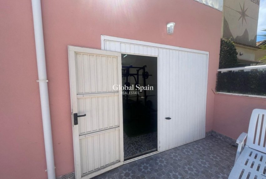 Resale - VILLA -
PLAYA FLAMENCA - Costa Blanca