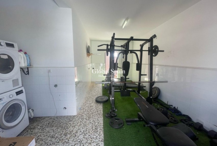 Resale - VILLA -
PLAYA FLAMENCA - Costa Blanca