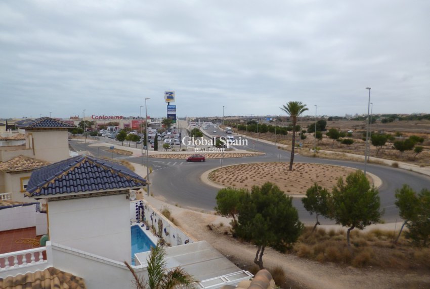 Resale - VILLA -
PLAYA FLAMENCA - Costa Blanca