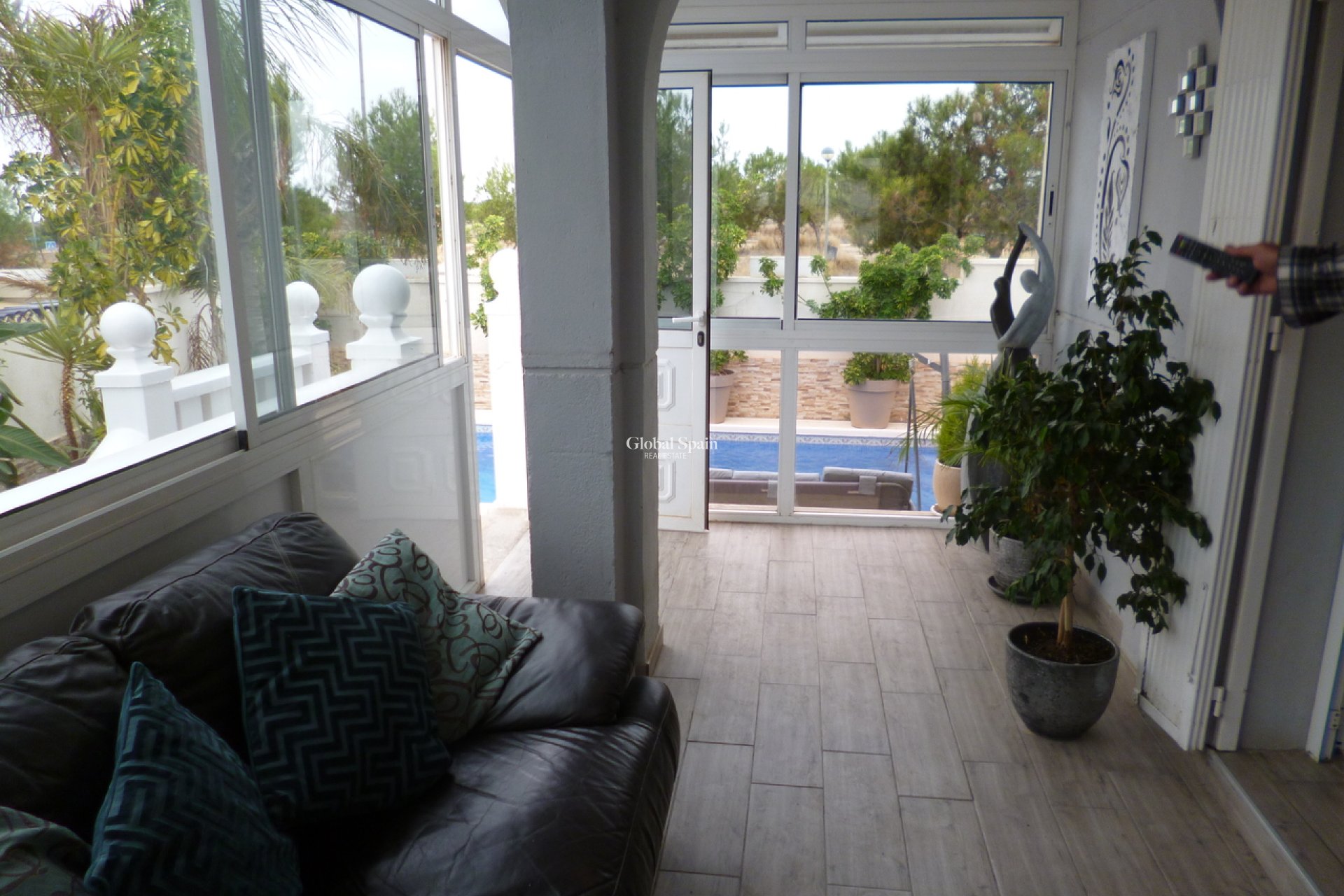 Resale - VILLA -
PLAYA FLAMENCA - Costa Blanca