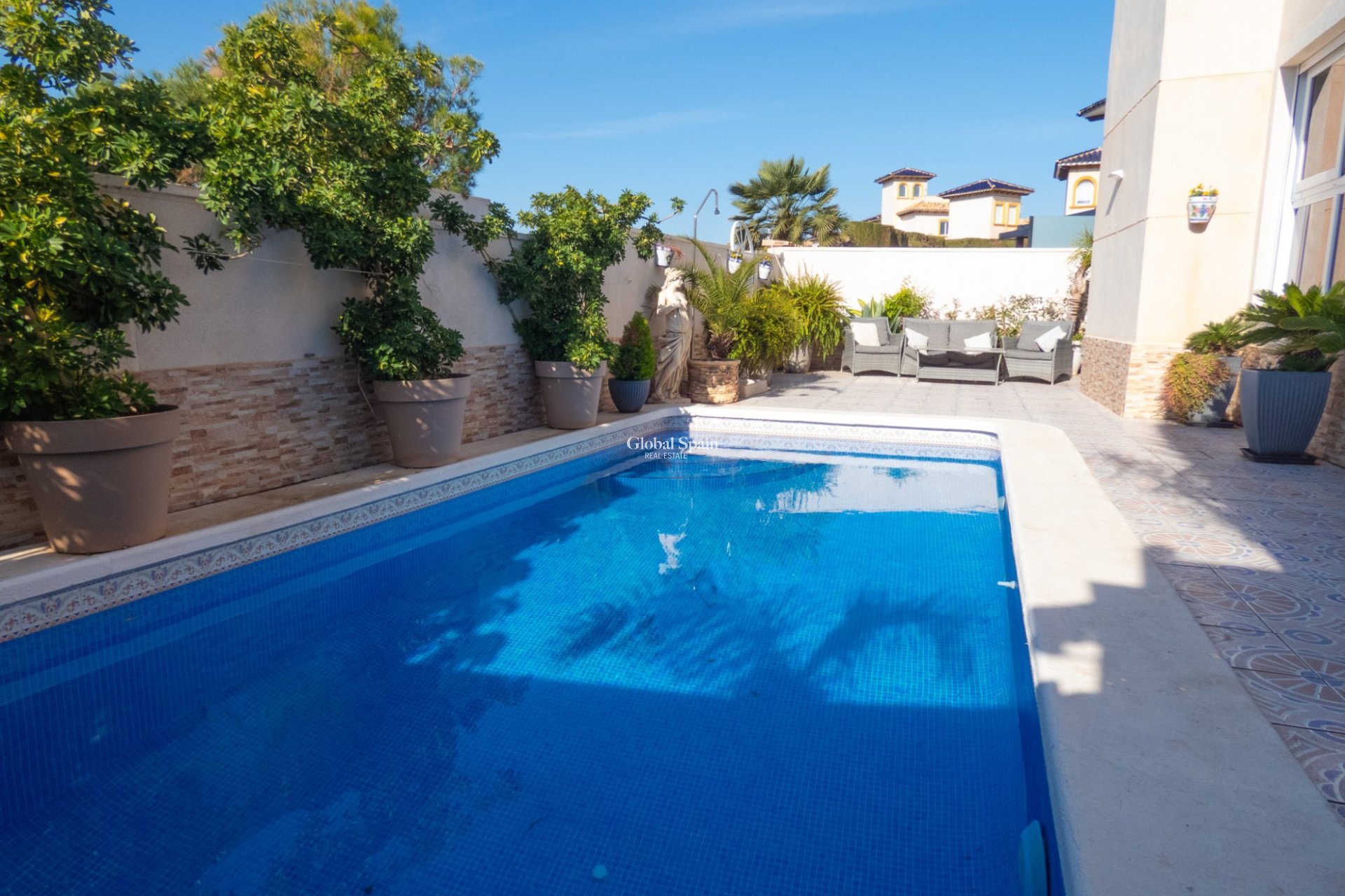 Resale - VILLA -
PLAYA FLAMENCA - Costa Blanca
