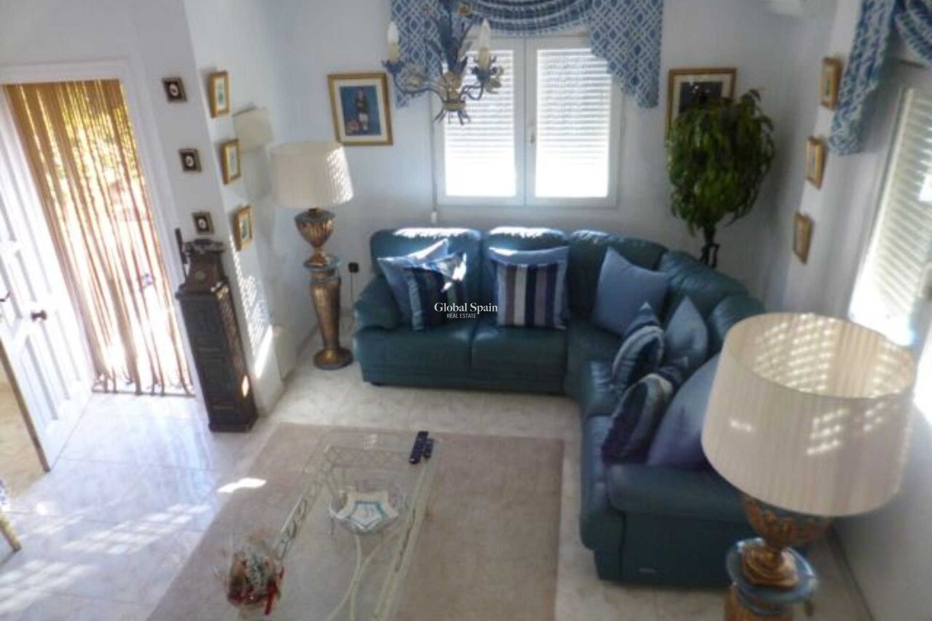 Resale - VILLA -
PLAYA FLAMENCA - Costa Blanca