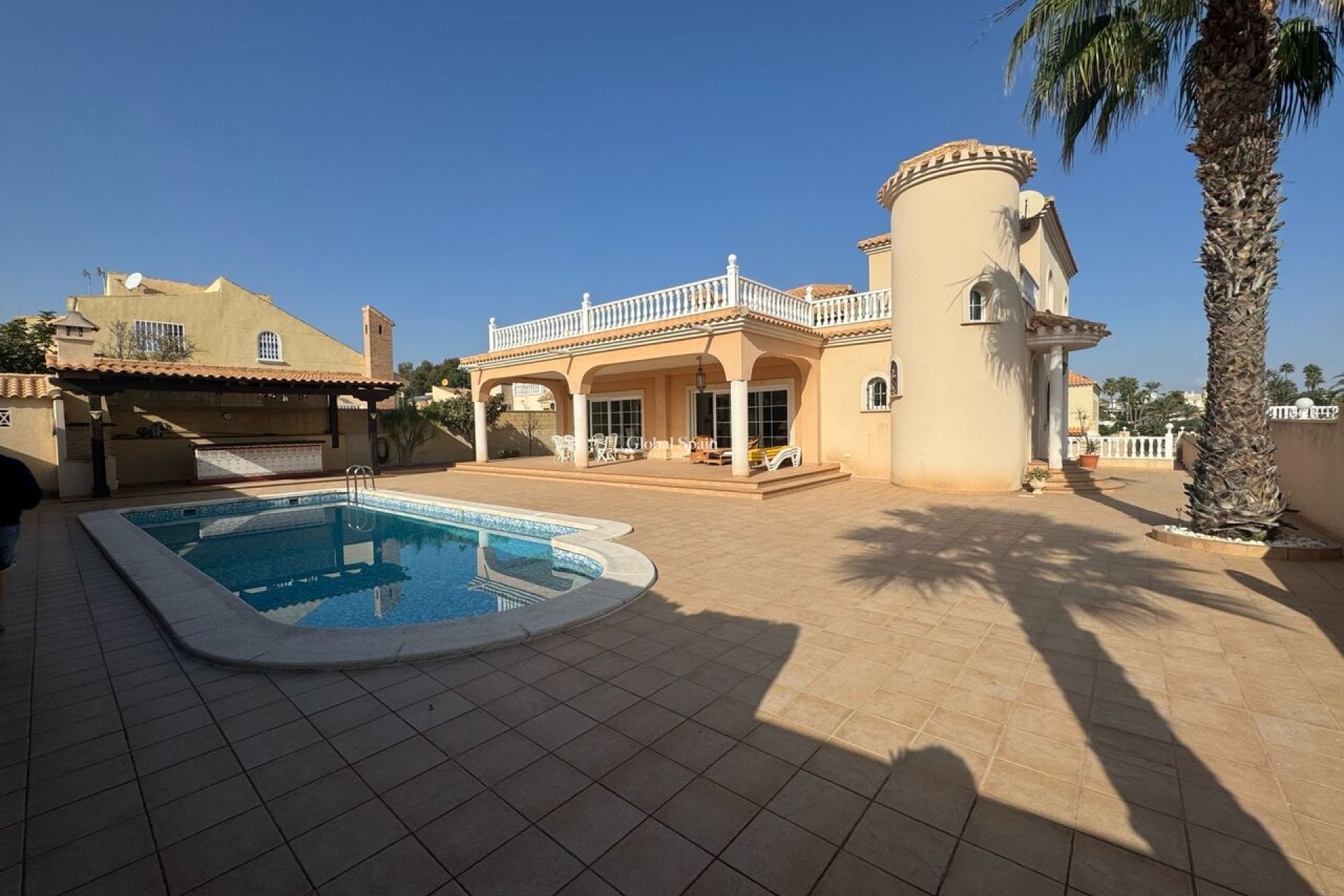 Resale - VILLA -
PLAYA FLAMENCA - Costa Blanca