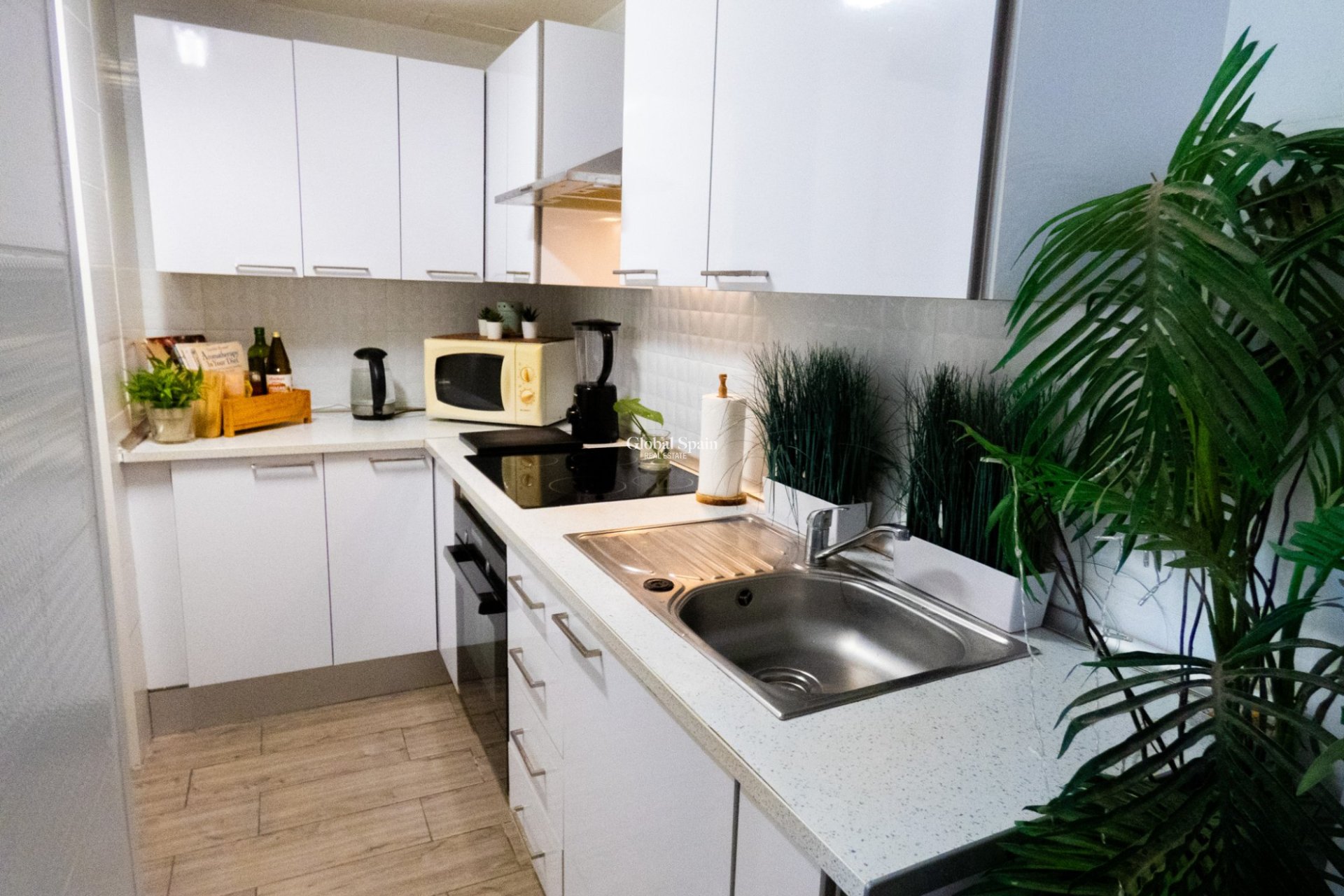 Resale - VILLA -
PLAYA FLAMENCA - Costa Blanca