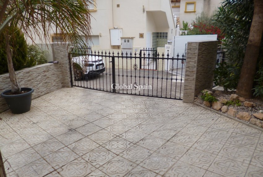 Resale - VILLA -
PLAYA FLAMENCA - Costa Blanca