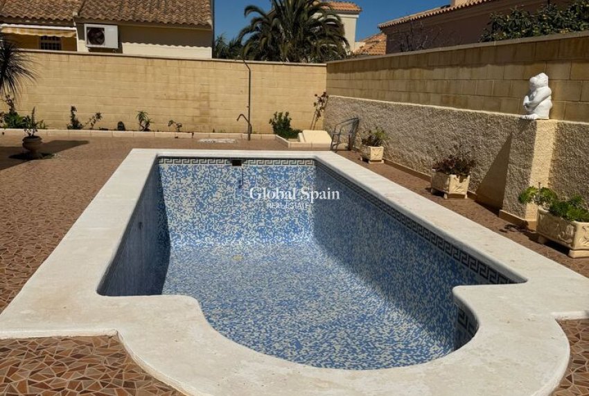 Resale - VILLA -
PLAYA FLAMENCA - Costa Blanca