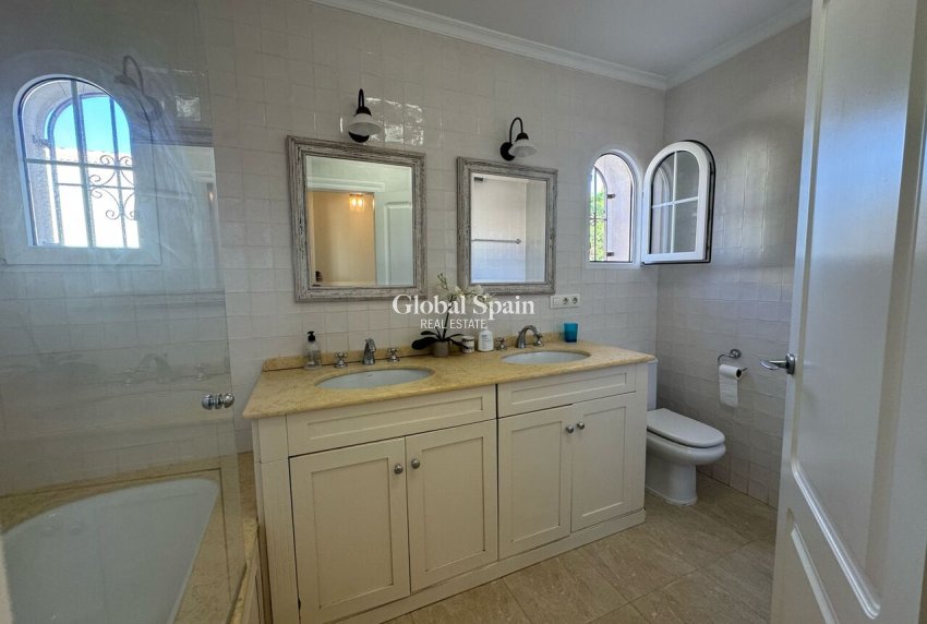 Resale - VILLA -
PLAYA FLAMENCA - Costa Blanca