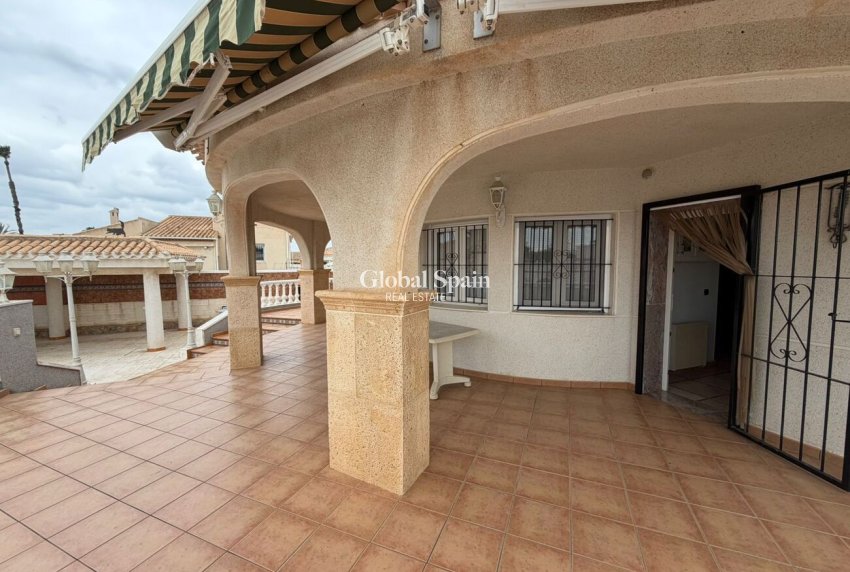 Resale - VILLA -
PLAYA FLAMENCA - Costa Blanca