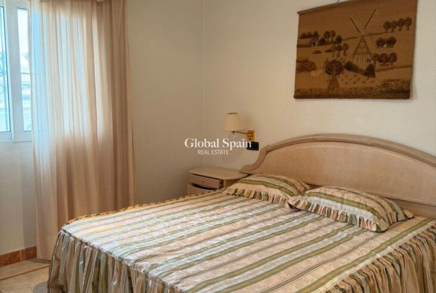 Resale - VILLA -
PLAYA FLAMENCA - Costa Blanca