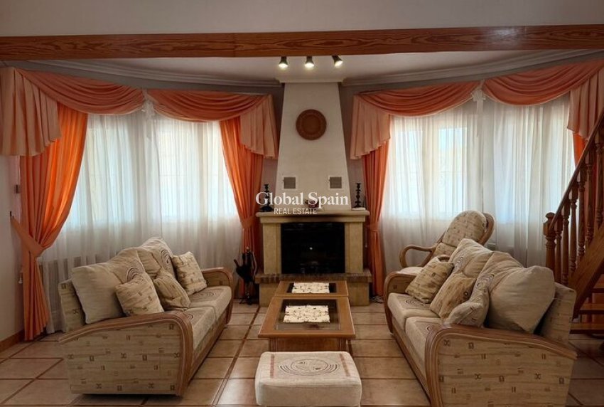 Resale - VILLA -
PLAYA FLAMENCA - Costa Blanca