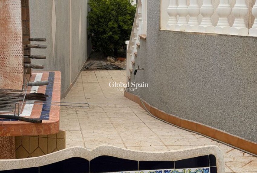 Resale - VILLA -
PLAYA FLAMENCA - Costa Blanca