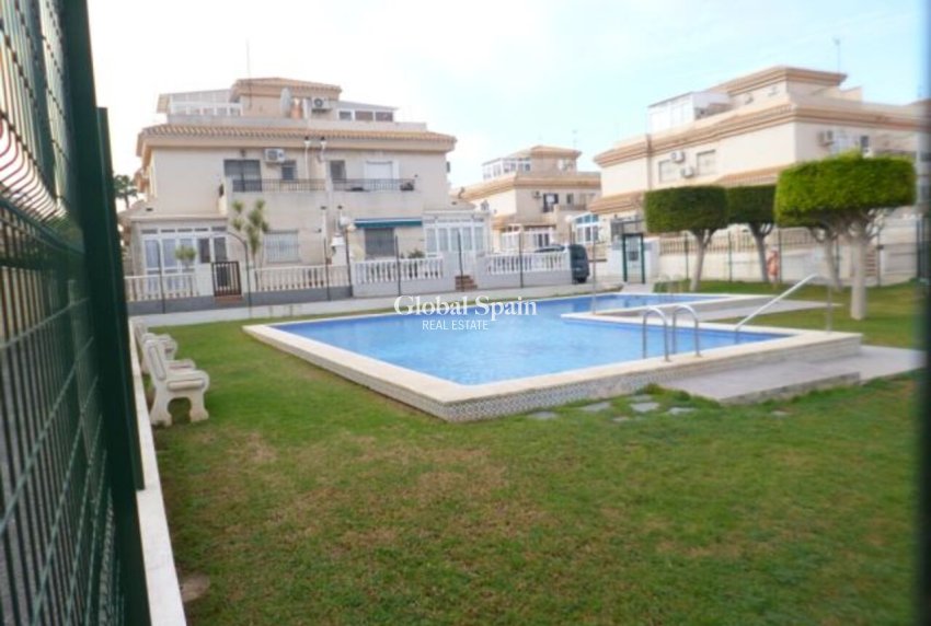 Resale - VILLA -
PLAYA FLAMENCA - Costa Blanca