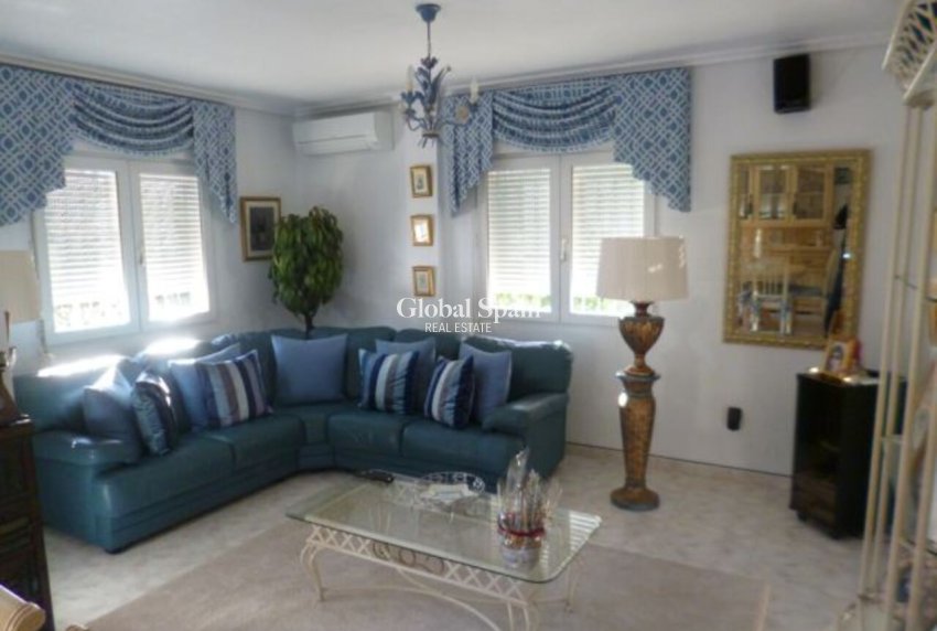 Resale - VILLA -
PLAYA FLAMENCA - Costa Blanca