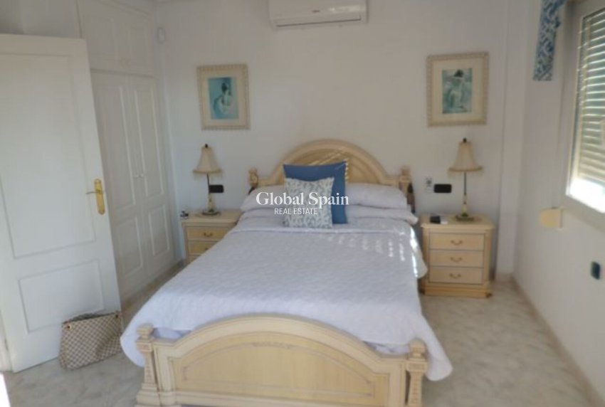 Resale - VILLA -
PLAYA FLAMENCA - Costa Blanca
