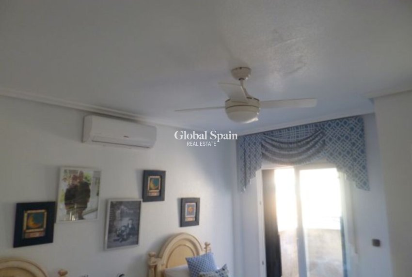 Resale - VILLA -
PLAYA FLAMENCA - Costa Blanca