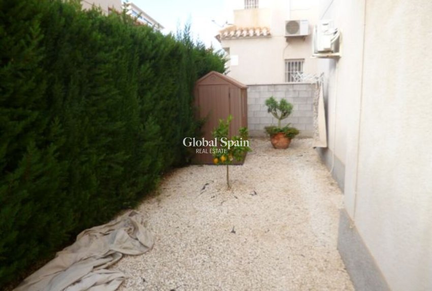 Resale - VILLA -
PLAYA FLAMENCA - Costa Blanca